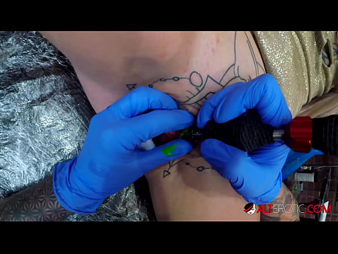 ❤️ Sully Savage mai tsananin jarfa ta yi tattoo a kan kwarin ta ❤  a mu %ha.porno-flix.ru ☑